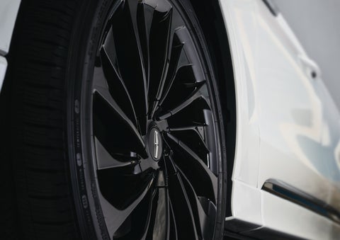 The wheel of the available Jet Appearance package is shown | Lincoln Demo 5 in Derwood MD