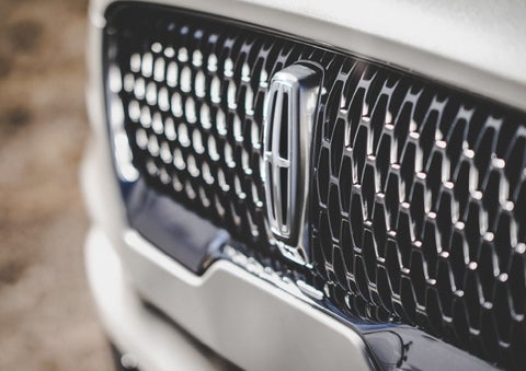 The grille of the 2024 Lincoln Aviator® Reserve model with an eye-catching repeated field of Lincoln Star logo shapes | Lincoln Demo 5 in Derwood MD