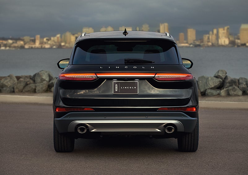 The rear lighting of the 2024 Lincoln Corsair® SUV spans the entire width of the vehicle. | Lincoln Demo 5 in Derwood MD