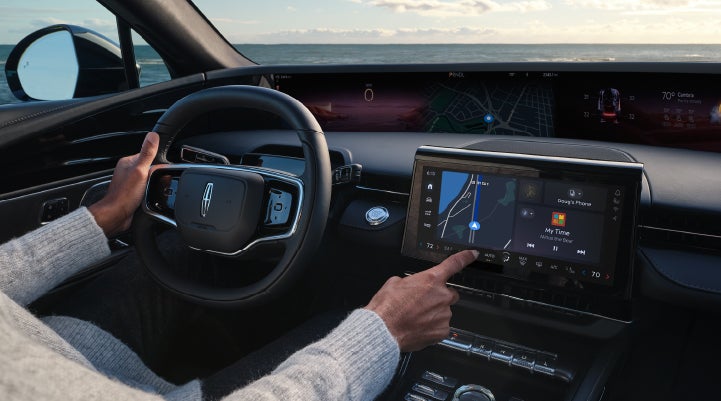 The driver of a 2024 Lincoln Nautilus® SUV interacts with the new Lincoln Digital Experience. | Lincoln Demo 5 in Derwood MD