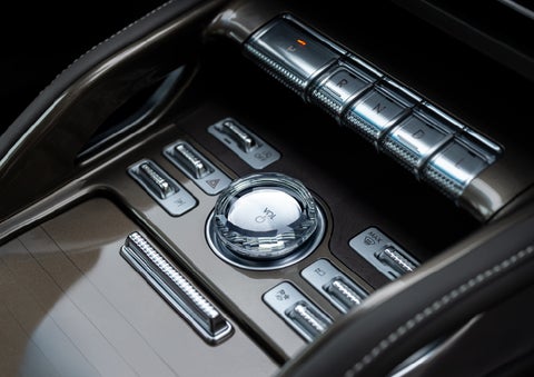 A crystal-inspired volume knob is shown in the center floor console of a 2024 Lincoln Nautilus® SUV. | Lincoln Demo 5 in Derwood MD